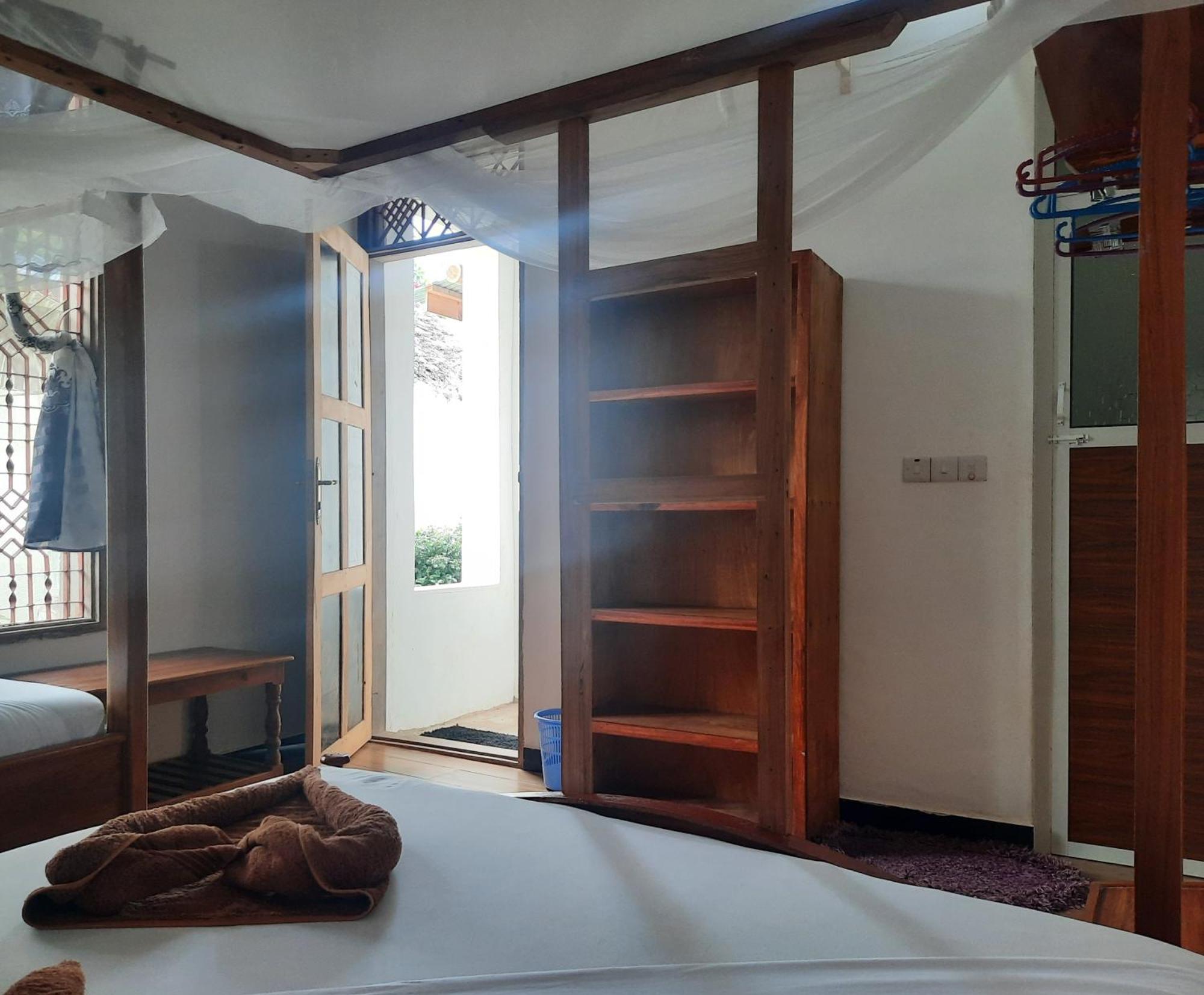 Kajificheni House Bed & Breakfast นูงวี ภายนอก รูปภาพ